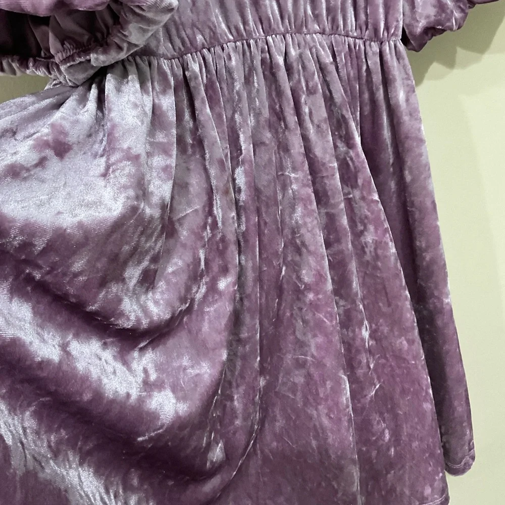 ☀️H&M Girl’s Velour Pleated Bell Sleeves Dress, Size 8-10, 134-140